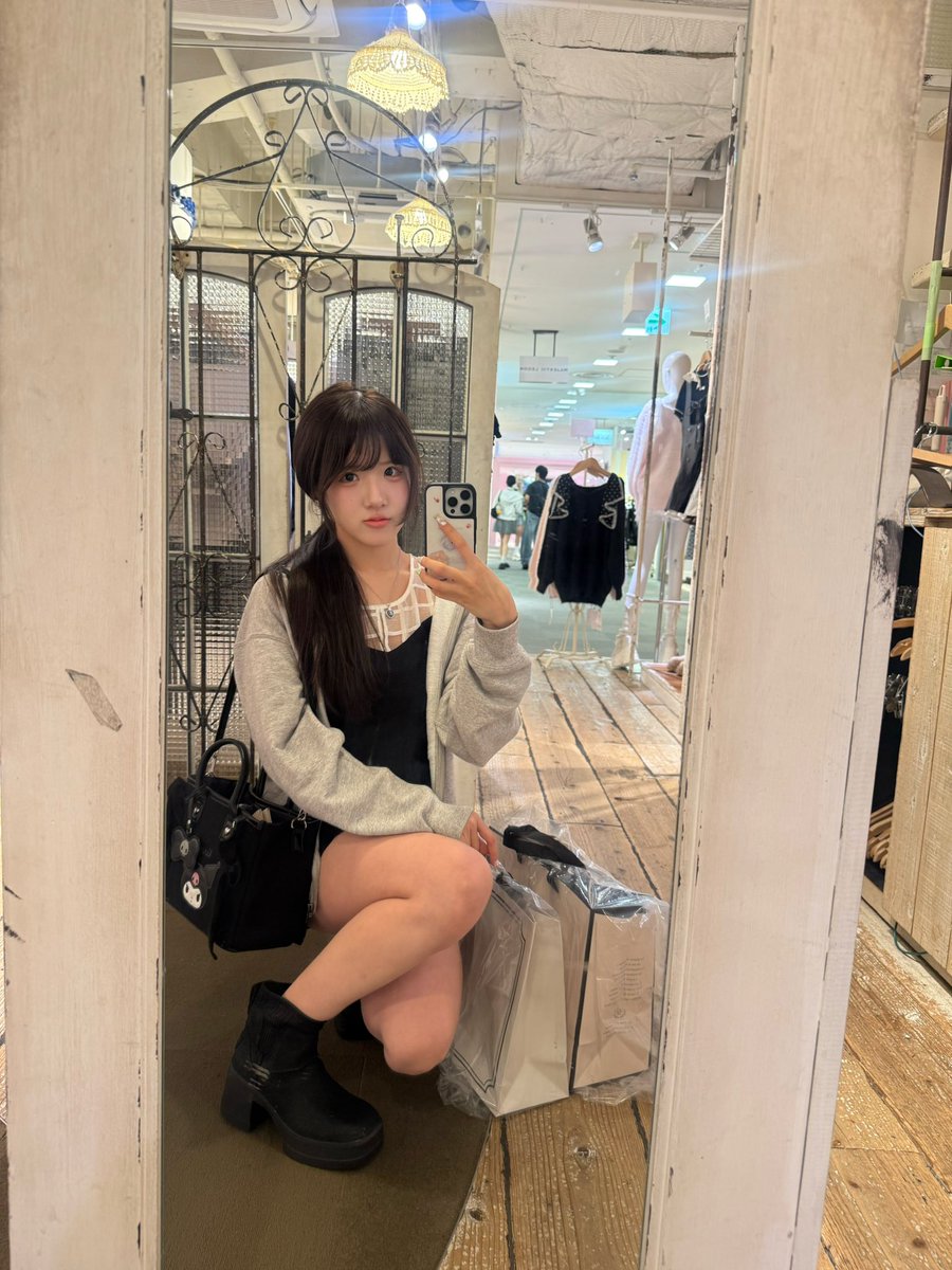 nn0rikoo's tweet photo. 来的每天都在下雨 https://t.co/FkB8bpFwNP