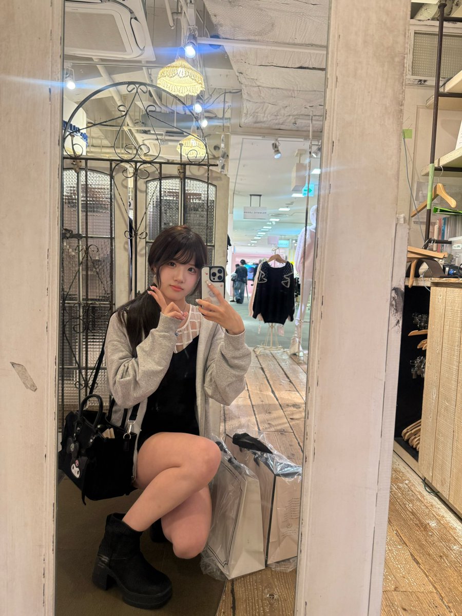 nn0rikoo's tweet photo. 来的每天都在下雨 https://t.co/FkB8bpFwNP