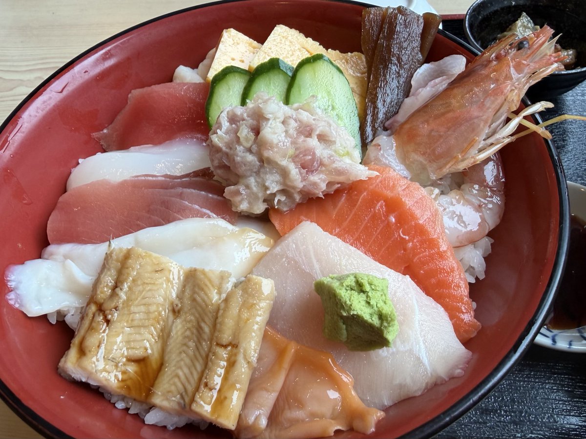 fishing_os's tweet photo. 海鮮丼食べて午後から釣り🎣
小さいシーバスとワカシで終了😅 https://t.co/fh2VHbZxiK