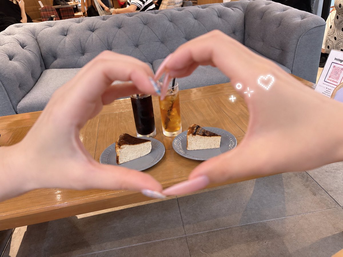 osak1e2's tweet photo. ずっと気になっていた近くのラウンジで退勤後のディープインパクトちゃんとお茶会☕️◦°

ラウンジがよく似合う爆美女オーラ…🥹💦

超ひさびさの出勤でも本指名様からご予約頂いたり、更に一時間以上ご延長頂いたり、連日即完売したりと圧倒的な人気に恐れおののいて��ります🐎💨💨💨 https://t.co/MhMhCYUAC6