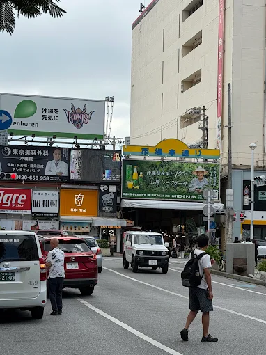 mt6_ji9's tweet photo. 国際通りで待ち合わせして「もう少し一緒にいよ」って言われたらたぶん帰れない笑 https://t.co/t7EGIg8mIk