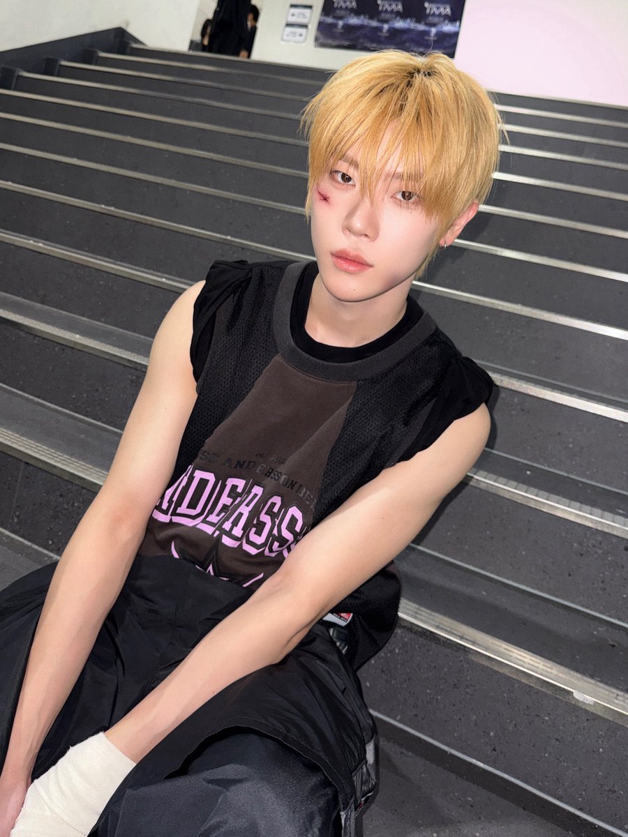 closeyoureyes_7's tweet photo. 부숴 다음 벽 우린 challenger 🥊

#CLOSEYOUREYES #클로즈유어아이즈
#CYE #클유아 
#256thNote #OpenYourEyes https://t.co/axYbwVjguh