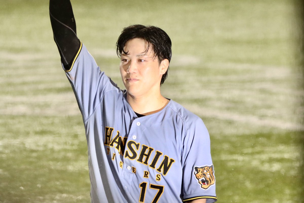 chii_teamTRY's tweet photo. 寅威さんのヒロイン聴けて感無量です😭✨
雨の中☔耐え忍んだ甲斐あった！

とらほーーー❣️
遥人くん15勝目おめでとうございます㊗️
寅威さんありがとう😭👏🏻👏🏻👏🏻✨

#伏見寅威

2026.9.23.📷神宮 https://t.co/pfvEPjAjjX