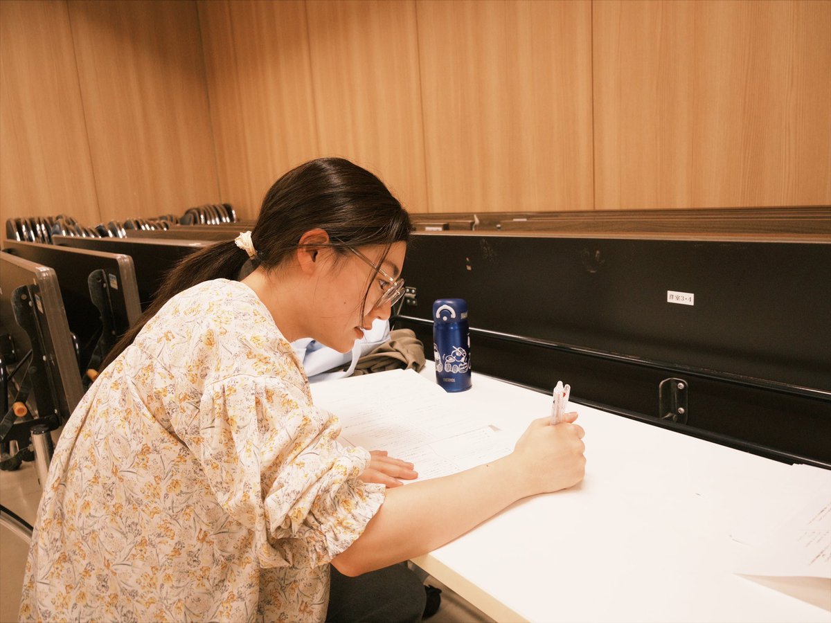 natsuki_0031's tweet photo. 今日も今日とて #AM254 稽古です。
書いては読み、動き。
お願いなので書くときはちゃんと口閉じて私…
.
今回の座組も和気あいあいとしていて
時おりホッコリしています。🍵
劇場でこの作品の世界を楽しんでほしい💡
.
チケット🎫 https://t.co/mW1P2CX7QI
オシノシ㊗️ https://t.co/6hSbAfJLay https://t.co/fMx7MadVua