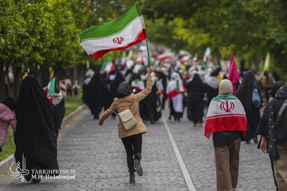 hwueb73682's tweet photo. امروز در نوراباد، غم و افتخار با هم دست‌های یکدیگر را گرفته‌اند. #جانفدایان_فارس #جانفدایان_نورآباد https://t.co/32M2bcqOFm