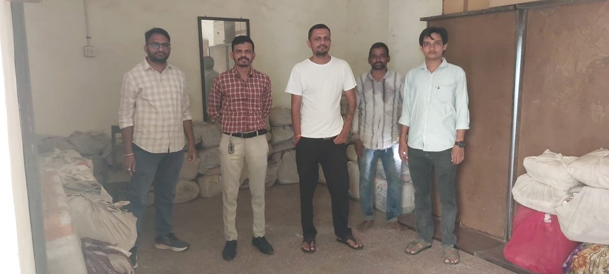 infodahodgog's tweet photo. *સ્વચ્છતા હી સેવા અભિયાન અંતર્ગત નાયબ ખેતી નિયામક (વિસ્તરણ)ની કચેરી ખાતે સ્વચ્છતા કામગીરી હાથ ધરાઈ*
@PMOIndia @CMOGuj @collectordahod @InfoGujarat
#SSADHD https://t.co/hswko36yLP
