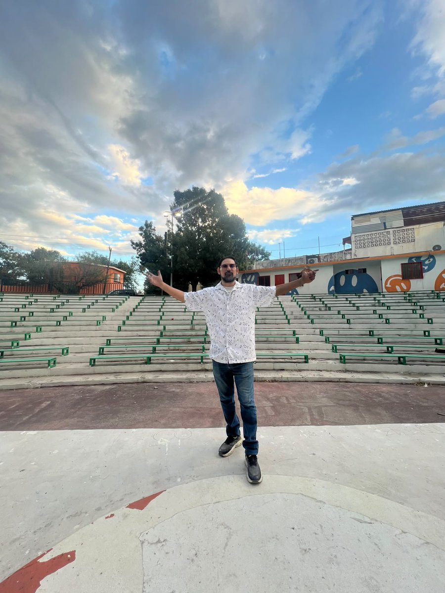 i3kel's tweet photo. En la plaza del músico Guadalulpe N.L https://t.co/ME1xN7xatJ