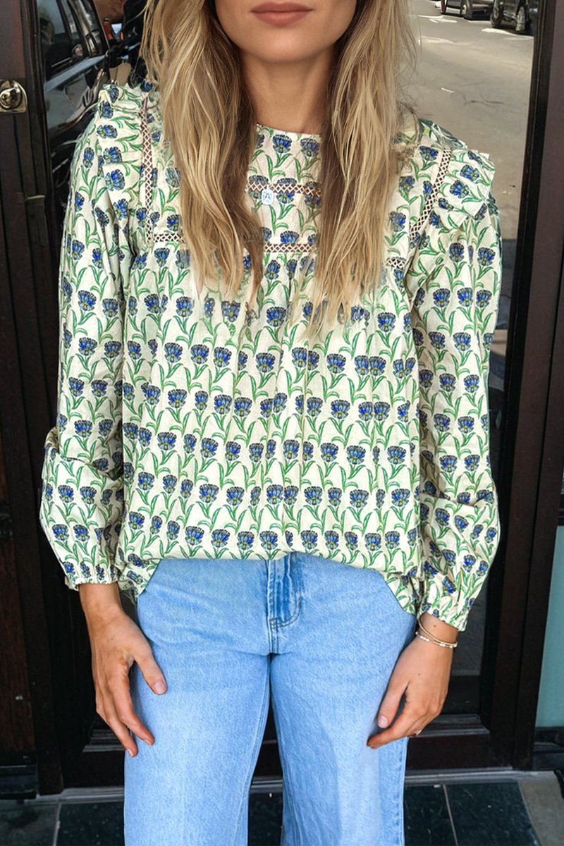 BoutiqueKalea's tweet photo. KaleaBoutique Stylish Floral Print Lace Detail Ruffle Trim Long Sleeve Blouse #floral #cardigans
$22.95
➤ https://t.co/sZ2doxf0lh