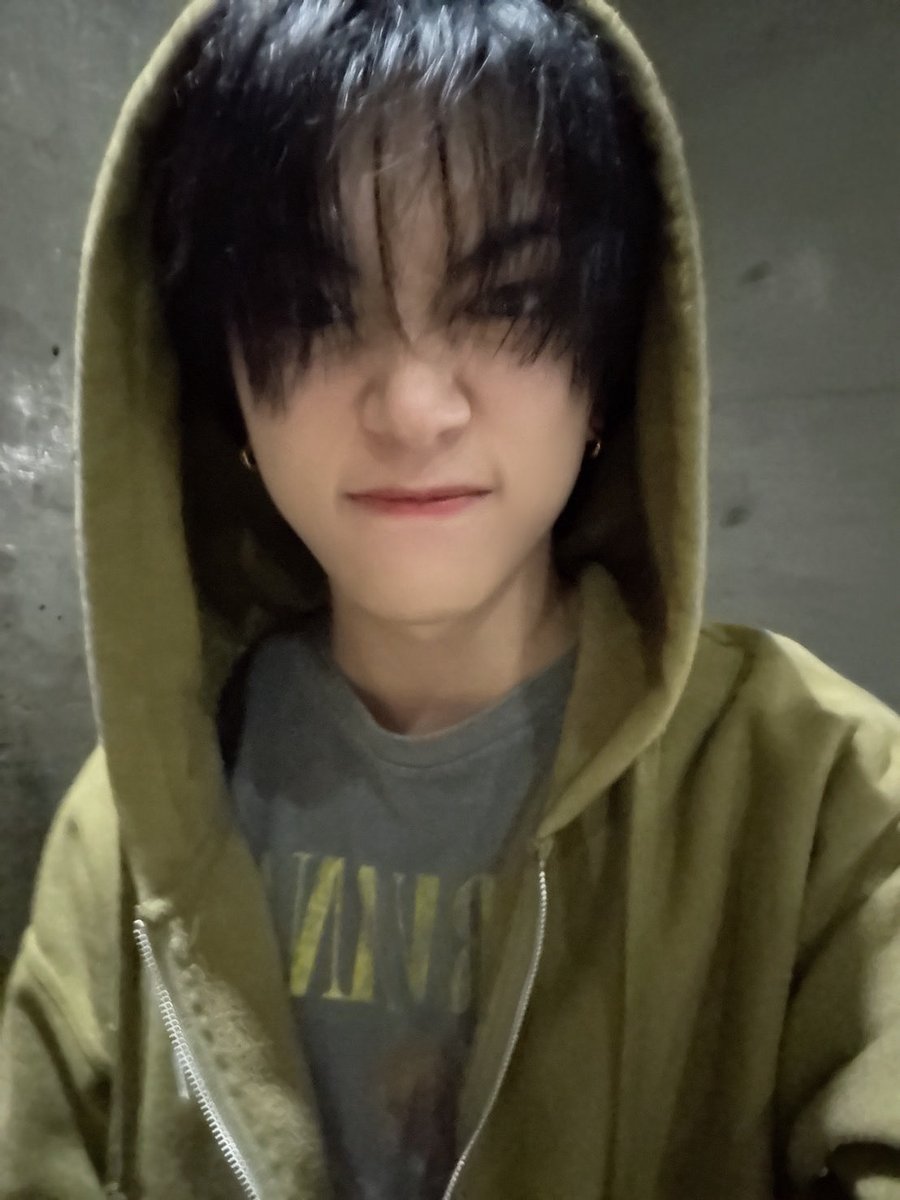 official_DXTEEN's tweet photo. [#平本健]
ずっと雨じゃん…

ってかシルバーウィークなにした？

#DXTEEN #HIRAMOTOKEN https://t.co/JcER9t7OTq