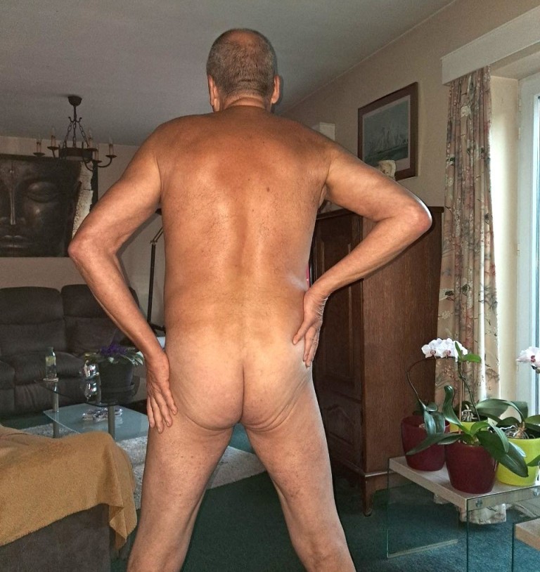 philou581108's tweet photo. A new account, but still the same pleasure of being naked and showing it off !! https://t.co/906zt472HA