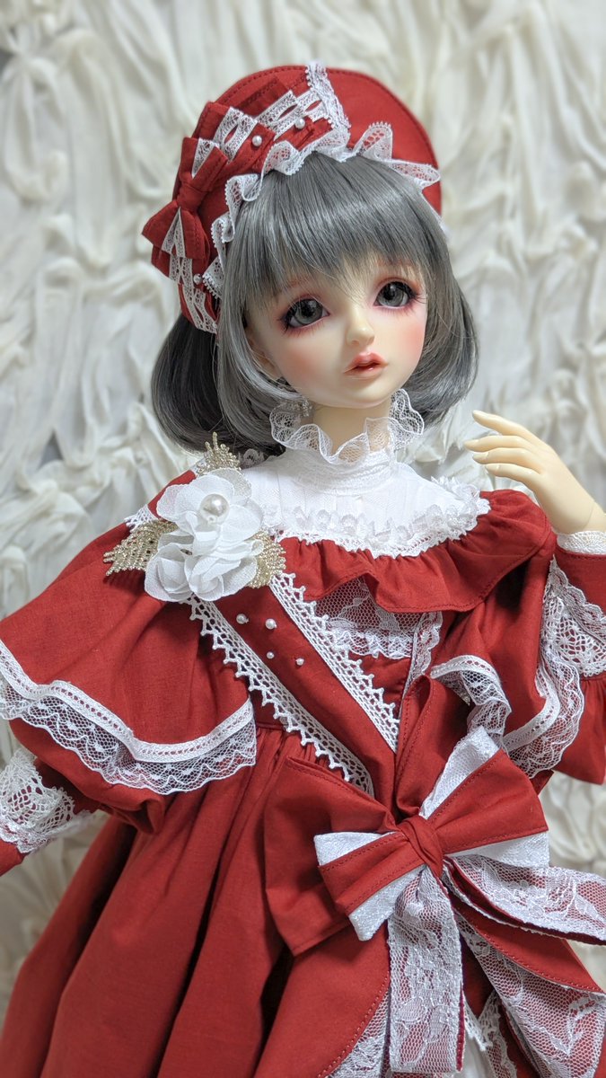 reomeshuro_doll's tweet photo. 今月の新作ワンピースです🎀
こちらは1/3サイズ
今回はワンピース本体とボンネット、それからサッシュ飾りの3点セットです✨

今月の28日（月曜日）21時〜BOOTHにて販売開始となります
どうぞよろしくお願い致します🙇‍♀️

BOOTHのページと1/4サイズは明日以降改めてまたご紹介します🕊️ https://t.co/XZLEKkmSTj