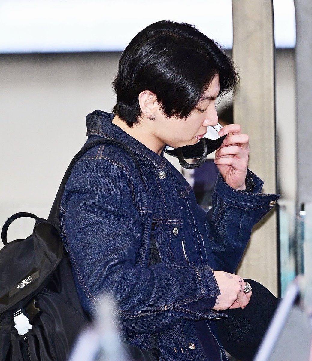 JeonJungkook_BR's tweet photo. O cabelo dele 🤧🤧 https://t.co/cVfxM2IaZN
