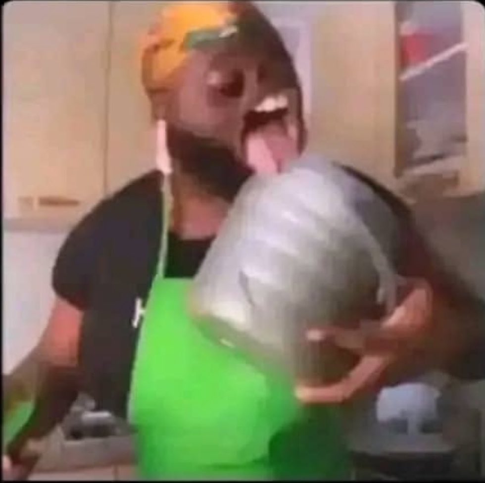 BigEsther30's tweet photo. Food sellers after selling food for us those days in primary school 😂😂😭 https://t.co/wgDHVvd0B6