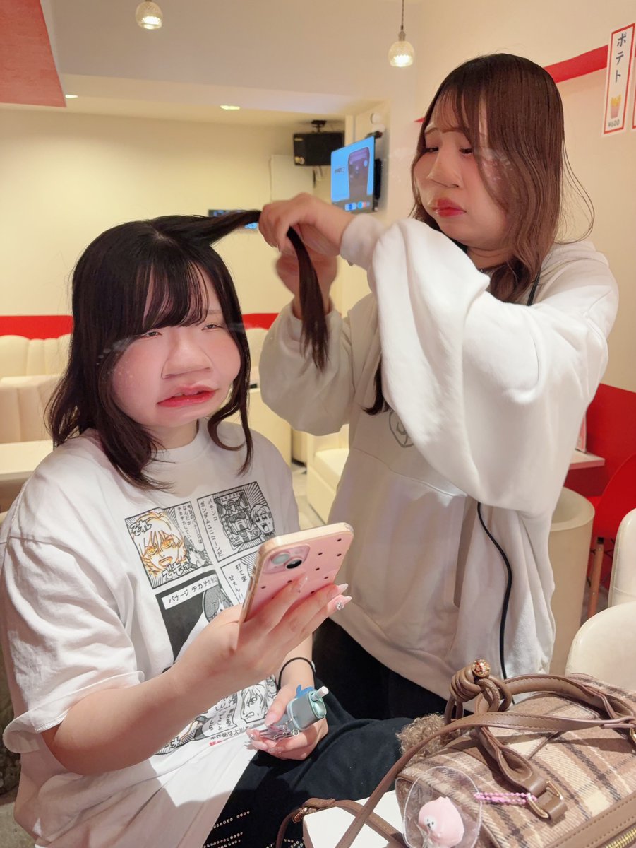 cafeNeon1's tweet photo. 9/23（水）Neonオープンしてます🛼.ᐟ.ᐟ

\\💖Neon６周年月間イベント中💖//
⋆͛📢🗓️水曜日はコスプレDAY🏁
いつもと違うフリーコス🎀

🧸出勤キャスト𓈒 ˖ ࣪ 𝜗𝜚
🍒あかり @22369Ooo お願いコスプレして
🍒えあ @tantaneatan 遊びにきた
🍒美月 @ayanemitsuki_ 久しぶり♩

遠隔サイトはこちら🛒❣️𓂃༞
🔗【https://t.co/qX9M3MGjM5】

６年間のありがとうを、君と乾杯🥂
まだまだNeonをよろしくね💖

本日もたくさんのご来店＆オーダーお待ちしております🍒🏁
