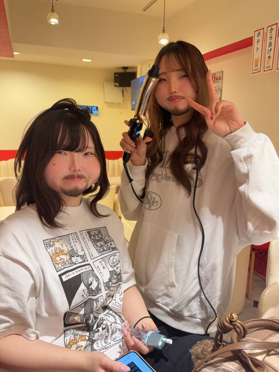 cafeNeon1's tweet photo. 9/23（水）Neonオープンしてます🛼.ᐟ.ᐟ

\\💖Neon６周年月間イベント中💖//
⋆͛📢🗓️水曜日はコスプレDAY🏁
いつもと違うフリーコス🎀

🧸出勤キャスト𓈒 ˖ ࣪ 𝜗𝜚
🍒あかり @22369Ooo お願いコスプレして
🍒えあ @tantaneatan 遊びにきた
🍒美月 @ayanemitsuki_ 久しぶり♩

遠隔サイトはこちら🛒❣️𓂃༞
🔗【https://t.co/qX9M3MGjM5】

６年間のありがとうを、君と乾杯🥂
まだまだNeonをよろしくね💖

本日もたくさんのご来店＆オーダーお待ちしております🍒🏁