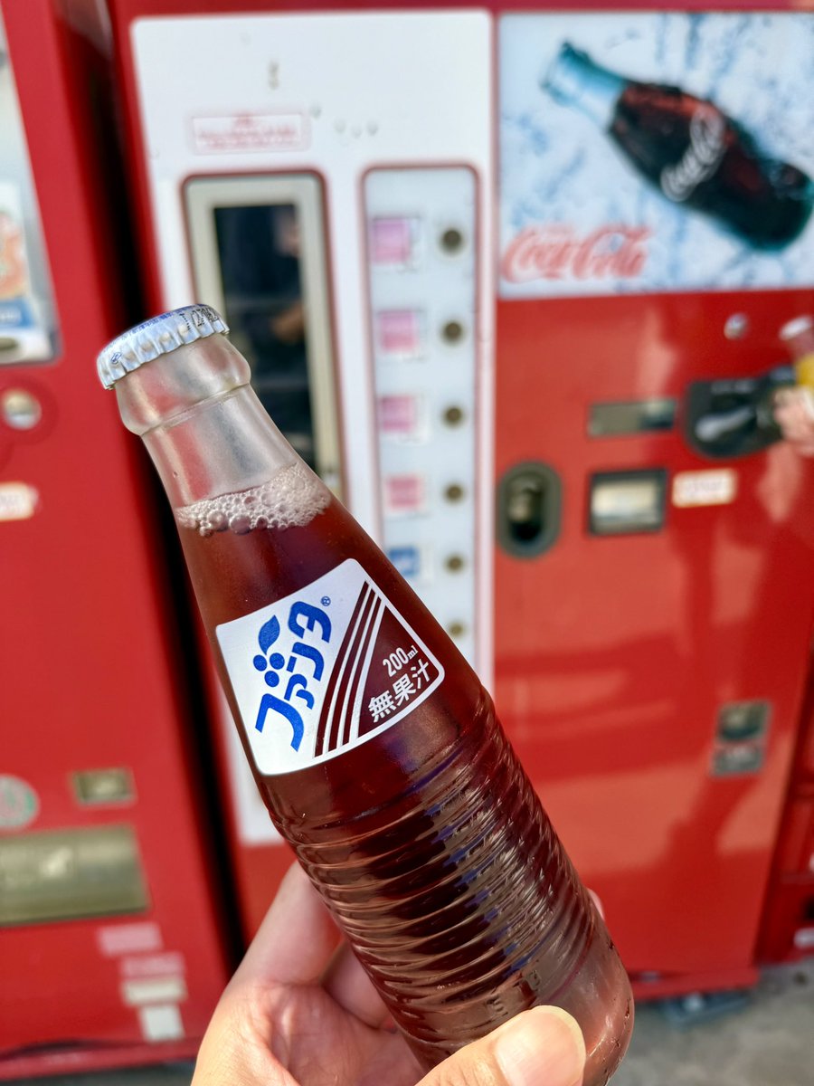 Soooooka3's tweet photo. 釣りキャンからの日間賀島行ってきた〜

タコが有名な小さい島なんだけど、島中にレトロな雰囲気があってとても良かったです🐙 https://t.co/ad598Uyhh1
