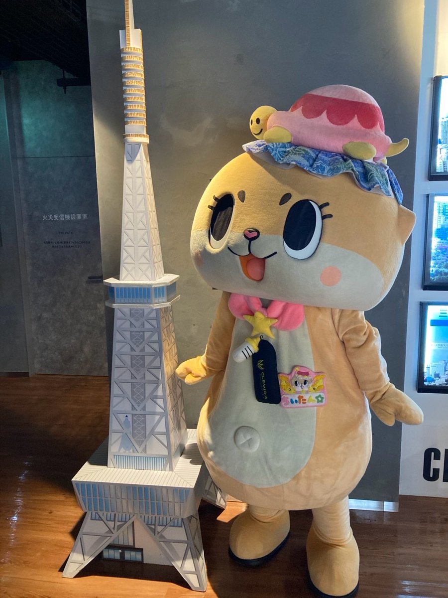 ChiitanNagoya's tweet photo. ミライタワーと背比べ〜🤣✨

高さは負けたけど
かわいさは勝ってるじゃんね〜？ https://t.co/PMKbkcs5s0