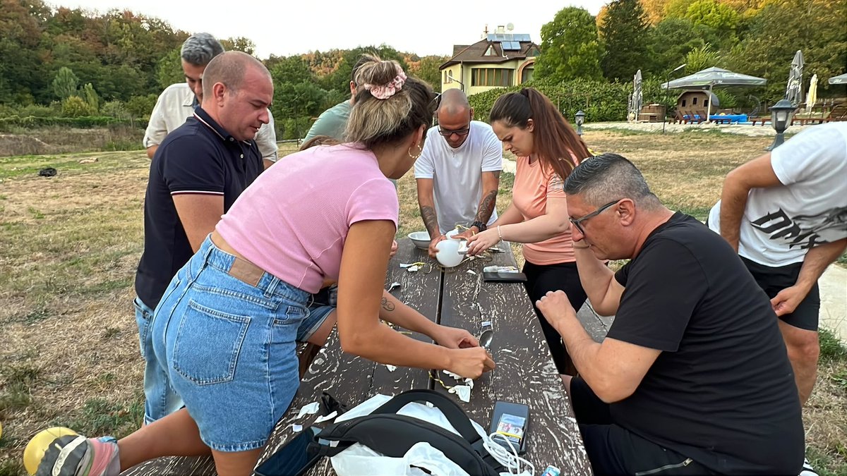 OfficeXo's tweet photo. Last week, our team engaged in an enriching outdoor retreat to foster collaboration and strengthen relationships. We participated in activities that emphasized teamwork and communication, reminding us of the value of our collective effort.

#TeamWork #OfficeXO #TeamBuilding https://t.co/vyakrEmD8A