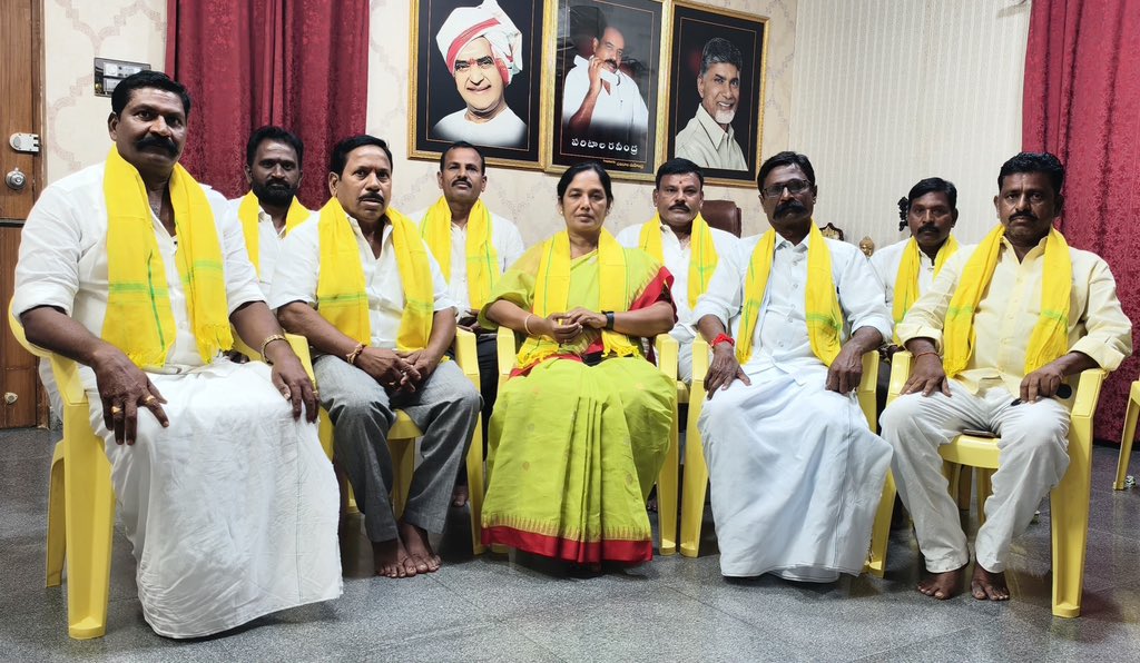 SunithaTDP's tweet photo. అనంతపురం క్యాంప్ కార్యాలయంలో 
నారా లోకేష్ కార్యక్రమం విజయవంతం అయిన సందర్బంగా టిడిపి శ్రేణులకు కృతజ్ఞతలు తెలియజేయడం జరిగింది.

#ParitalaSunitha
#TeamParitala https://t.co/51DY18pN01