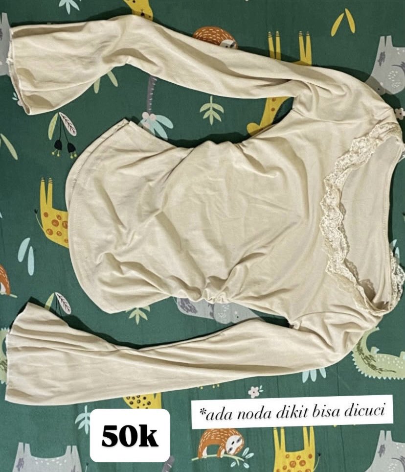 bekaindly's tweet photo. SALE!!! harga turun 5k-15k🫣 dom jogja, bisa oyen gratong no cod yaw, feel free buat tanya apapun di dm🙂‍↕️🫰

1. top lace flare (55k > 50k)
2. blouse stripe (45k > 35k)
3. kemeja stripe (40k > 30k)
4. croptop coklat (30k > 25k) https://t.co/mTSC6ay86K
