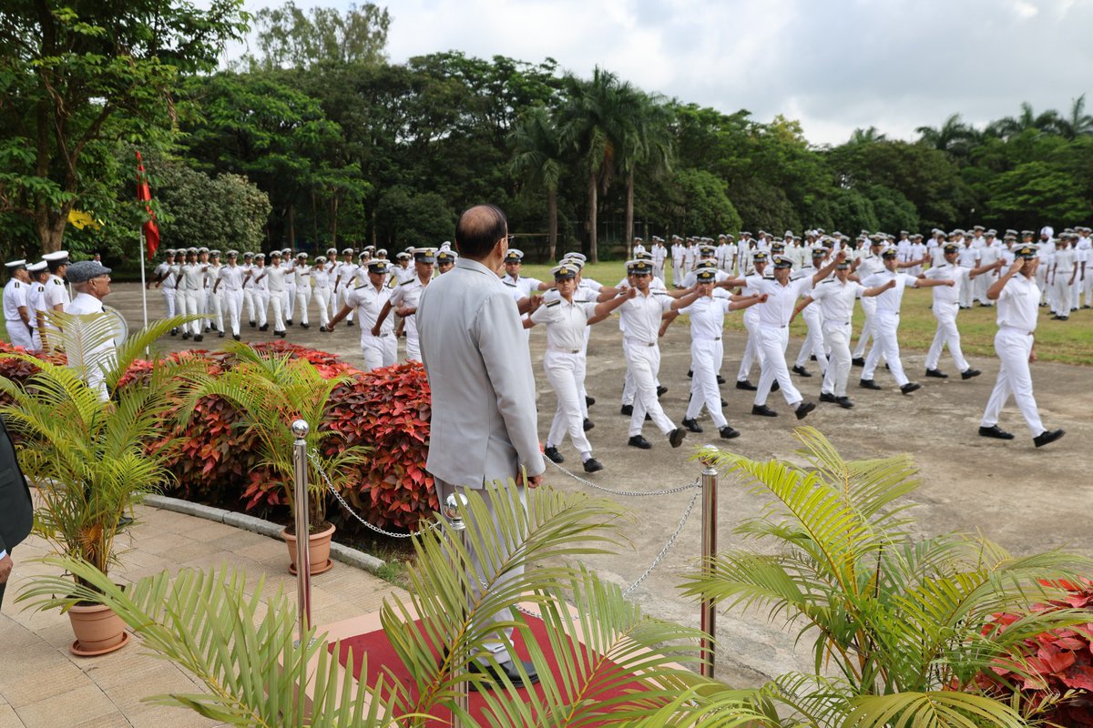 irclass's tweet photo. Mr. PK Mishra, MD,@IRClass graced the Passing Out Ceremony of the 39ᵗʰ batch of Graduate Marine Engineers (GME) at Samundra Institute of Maritime Studies,Lonavala, as Chief Guest.He motivated cadets to embrace innovation,safety, and lead the charge toward cleaner global shipping https://t.co/yGac6cjPmO