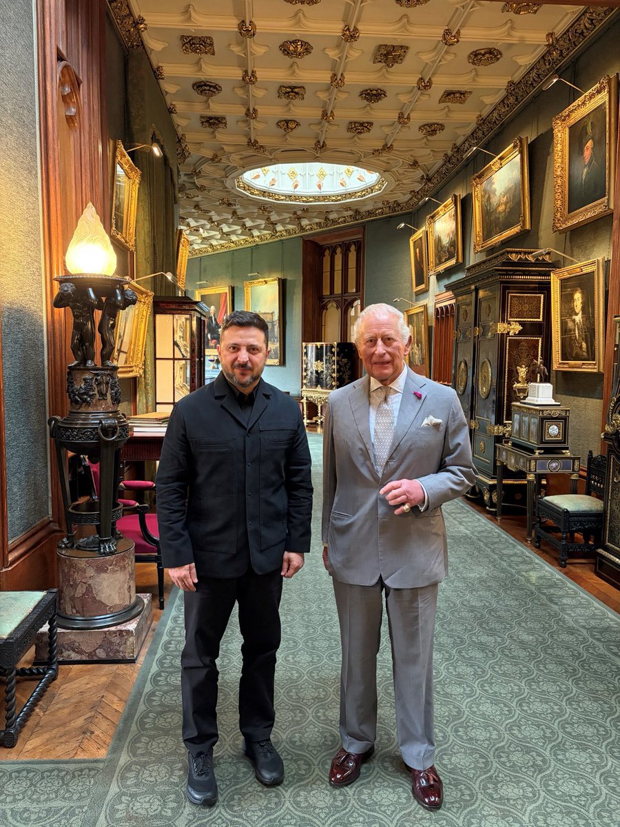 Natute123's tweet photo. The President of Ukraine visited The King this afternoon at Windsor Castle🇺🇦🇬🇧

Do you think European countries need to help Volodymyr Zelenskyy and Ukraine??

A) Yes

B) No

🇺🇦🇬🇧👇👇 https://t.co/ZeYkXbhq1P