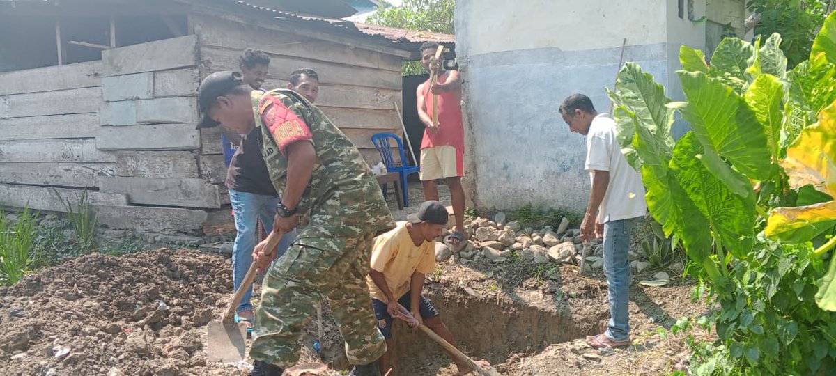 M1513sbb's tweet photo. Babinsa Desa Uweth Bantu Warga Bangun Septic Tank. 

Baca selengkapnya👇
https://t.co/wkHVa4CPnD https://t.co/UiCOJ5ema0