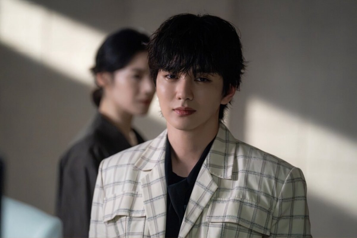 Jeon_Shafatae_7's tweet photo. #YooSeungHo takes on his first villain role in 14 years since #MissingYou (2012).

He said he accepted the role before even finishing the script, wanting to explore more diverse characters and mindsets beyond the usual good-vs-evil roles.

#YooSeungHo #FlexXCopSeason2 #KDrama https://t.co/NW6xQvWFP6