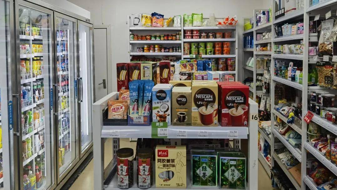 MaximinaKohs's tweet photo. Need late-night snacks Freshly restocked our convenience store with cold drinks, instant noodles, and hot pre-packaged meals! Open till 2AM daily~ https://t.co/5CSW79cwzN