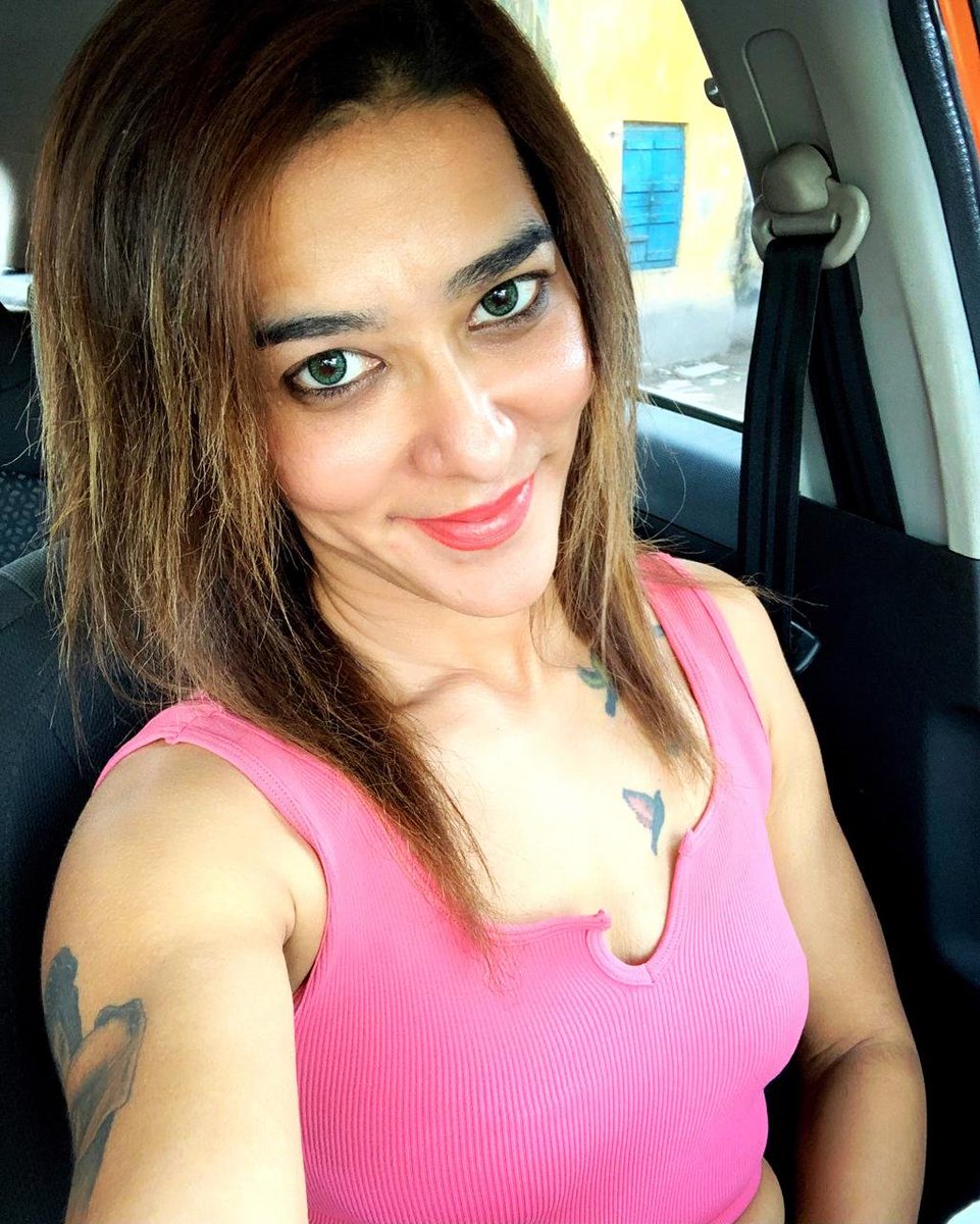 Sheetal_Enclave's tweet photo. Is my age a problem ? I m 45 born on 2nd Jan 1981 https://t.co/4j9fo9clj7