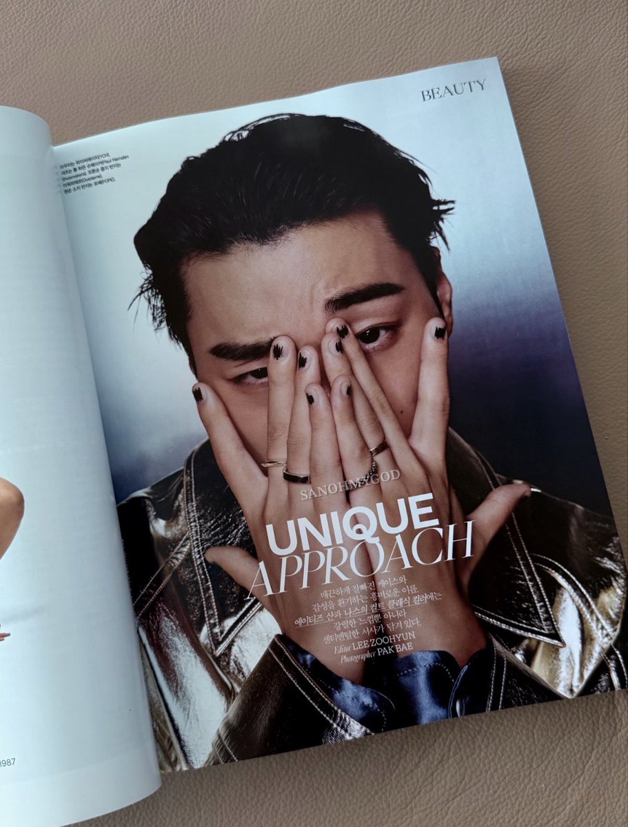 sanohmygod's tweet photo. VOGUE 보그 매거진 10월호 속 #SAN 

진짜 산둥 너무 예뻐ㅠㅠㅠ 분위기 미쳤음
입에 깃털 문거 레전드 진짜 느낌 좋다

#ATEEZ #에이티즈 #SAN #산 #최산 https://t.co/wFuj7nyE7r
