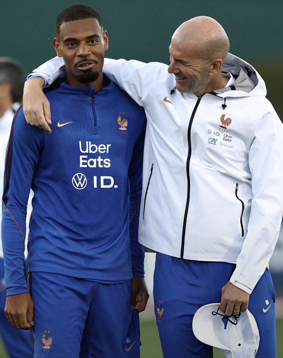 InterMilanCuba's tweet photo. Porque hay 2 Zidanes en la foto? https://t.co/PsC0M0Ahbq