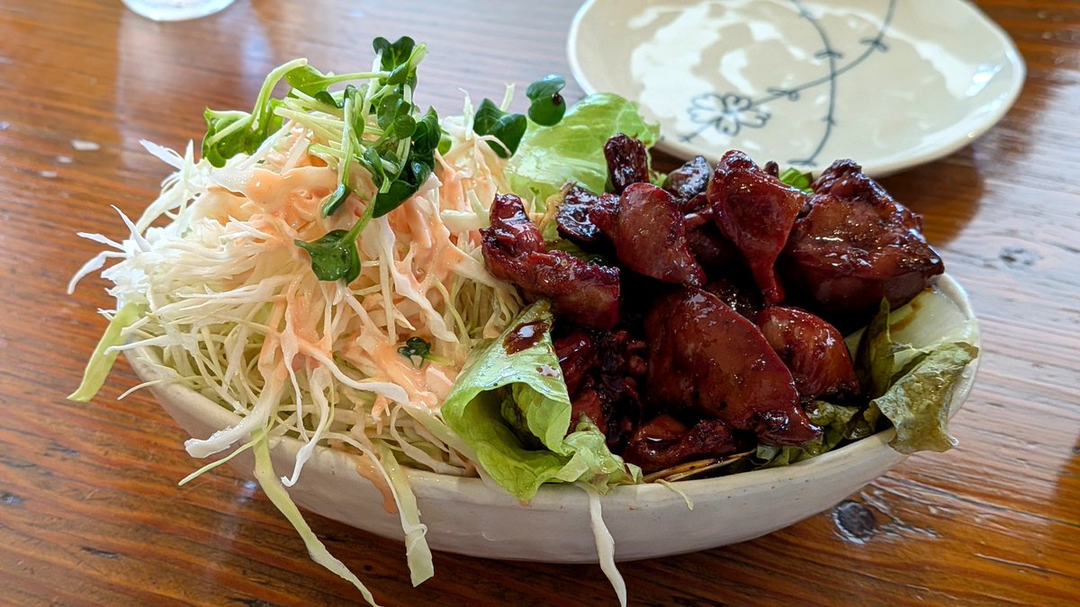 start_kan_'s tweet photo. こちらの鳥もつはめちゃくちゃ美味しい。自分が行くお蕎麦屋さんの中でダントツです。今日は涼しいから温かいおろし蕎麦。ごちそうさまでした🙏 https://t.co/nKlCyuvhLS