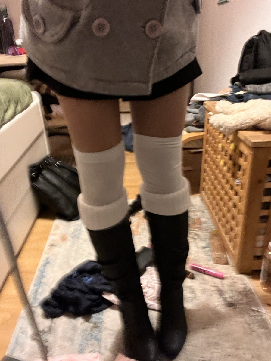 bunyfart67's tweet photo. fo you guys think yhis sock combo is too much? PLS opinions https://t.co/RAUs8aJlmD