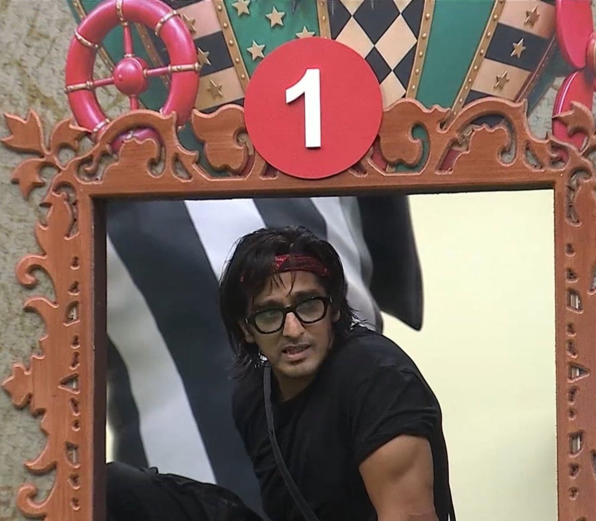 SingingSona's tweet photo. Signingoff from #BB20 ✌🏻🫡👋🏻👋🏻👋🏻👋🏻👋🏻👋🏻👋🏻👋🏻

Whenever required for vote inform me I will give my best . 
Praying for your win @qazitouqeerr

#QaziTouqeer
#BiggBoss20
#Qazi https://t.co/s4ftqf2br7