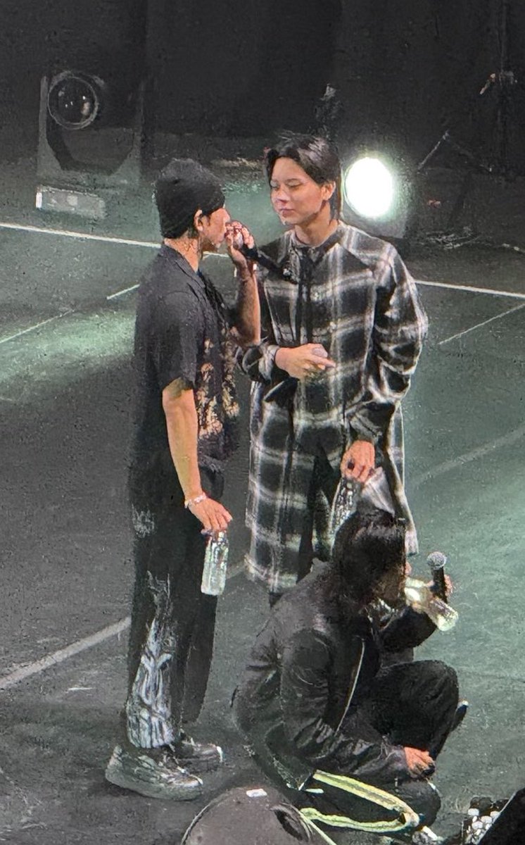 jannyouare's tweet photo. เวทีแคบมากหรอ🤨 https://t.co/2bcAvvDV8E