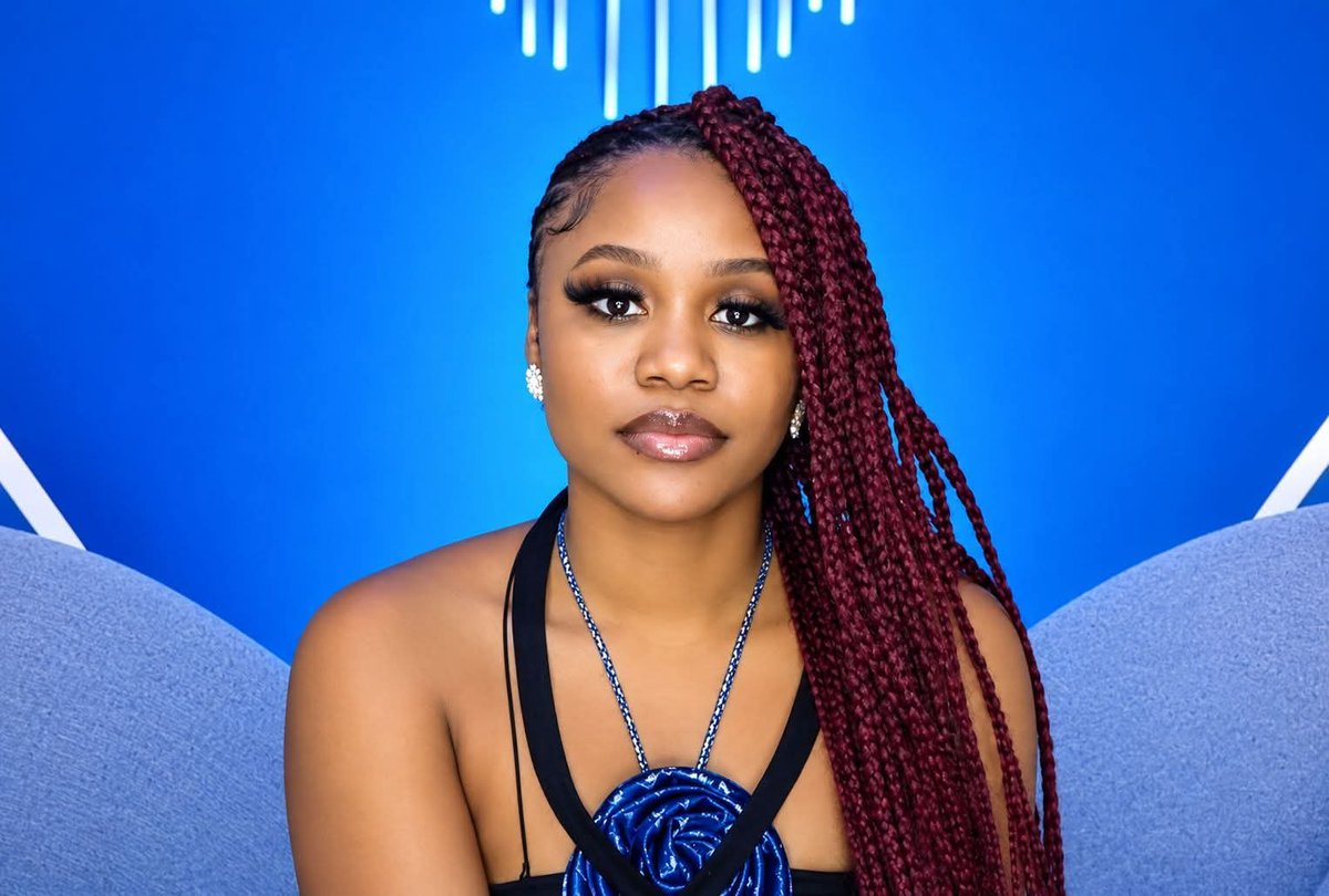 AGIYAYEANENT's tweet photo. If we start our own agenda on Aikou the remaining 5 people who want to vote for him will change their mind. You guys want to vote for him because he appear poor. I will Vote for Flora 💯 she is productive and she empower young girls. Or is it entertainment? #Bbnaija #VoteFlora https://t.co/WA59qMC9Tz