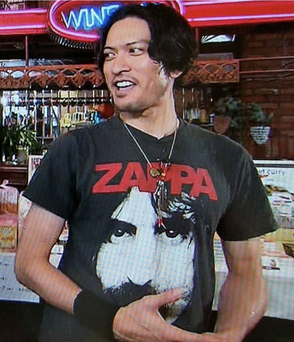 umedekenm's tweet photo. 元TOKIOの長瀬君がザッパ好きらしいということを聞いたことがある。フィッシュやグレイトフル・デッドを聴くらしいので、その流れのザッパ聴きか？。一応この写真を物的証拠としたい。前にザッパの国内盤の仕事で、オビに長瀬君のコメントを入れてはという提案をしたけど、検討されず。#ザッパ #ZAPPA https://t.co/JcVlyVp1sH
