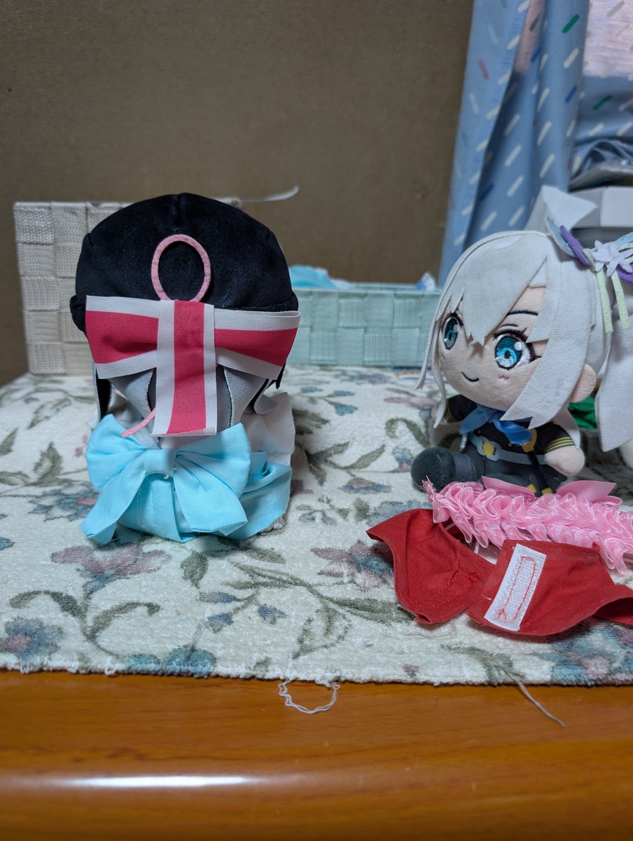 ROUTE_432's tweet photo. 今回作った莉華服セット、実は砂和とかがみも着ることができる。これはどのキャラも着られるのが目標にしてるため。
いつか所持ぬい全員分作れるといいなぁ。 https://t.co/ihGqWTgF5n