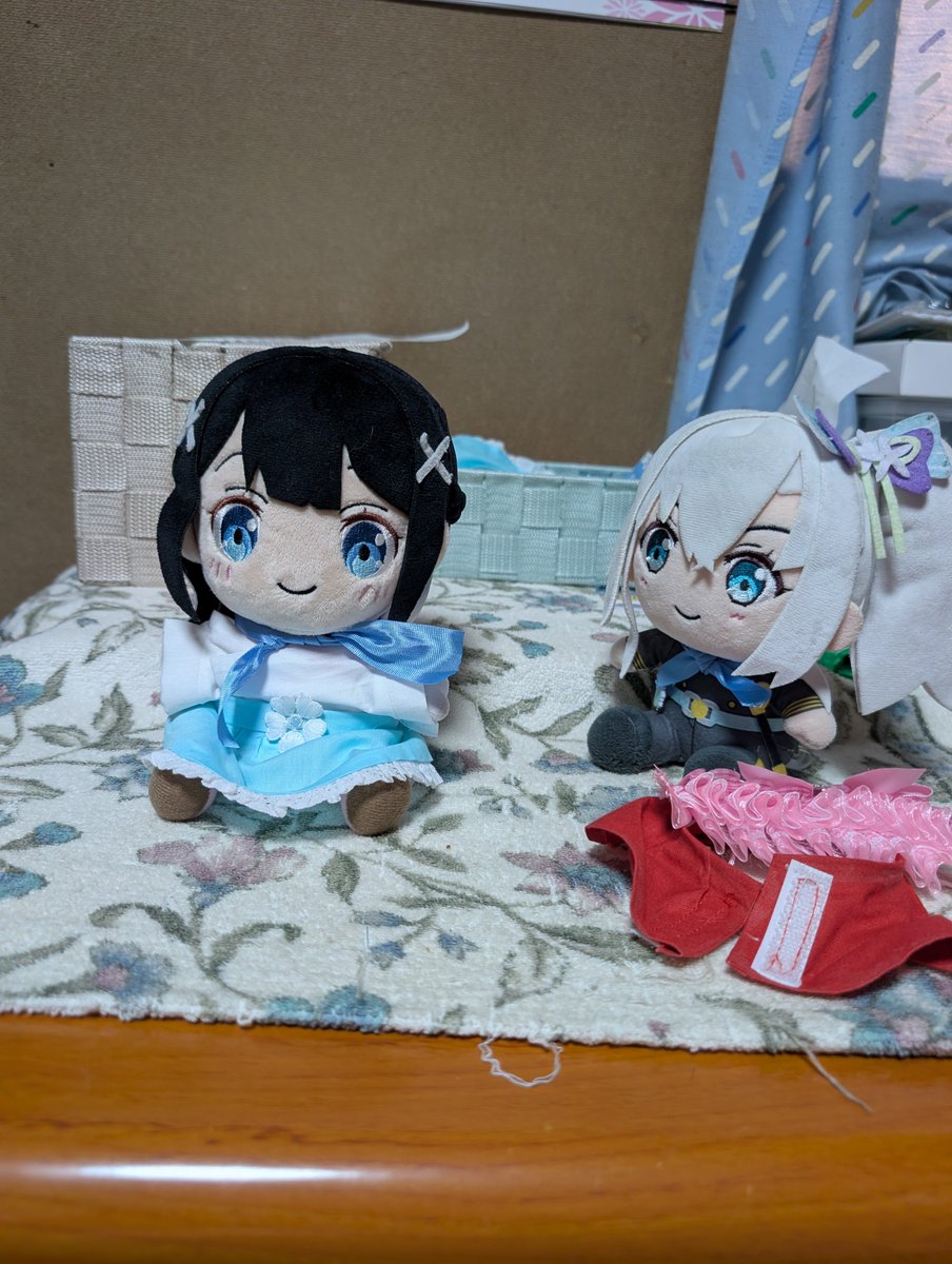 ROUTE_432's tweet photo. 今回作った莉華服セット、実は砂和とかがみも着ることができる。これはどのキャラも着られるのが目標にしてるため。
いつか所持ぬい全員分作れるといいなぁ。 https://t.co/ihGqWTgF5n