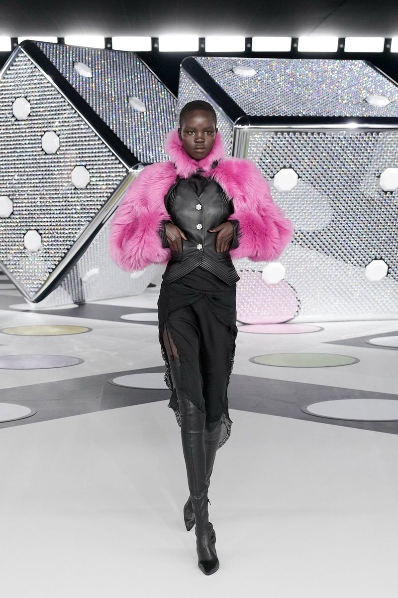 mostlylunaa's tweet photo. here are my picks from recent seasons that I would love to see her in!
 
OLANDRIA AT MFW SS27 
#OlandriaxMFWSS27 https://t.co/4EKDNDItm8