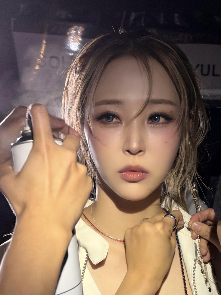 dear_byul's tweet photo. im obsessed with this look, shes so handsome https://t.co/htxaz46sRp