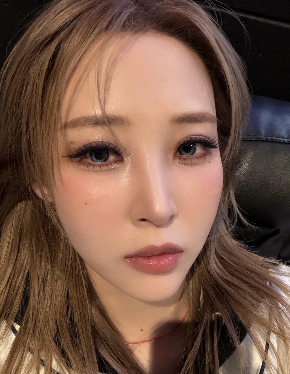 dear_byul's tweet photo. im obsessed with this look, shes so handsome https://t.co/htxaz46sRp
