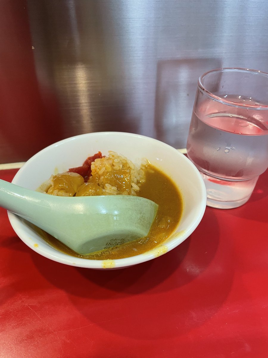 G_Freeed's tweet photo. うひぃ、結構雨降ってたー
そして焼肉屋さんが閉まってた…（ ;  ; ）
久しぶりのラーメン屋
あえて名物カレーラーメンではなくチャーシュー麺で
美味しかったごっさん！ https://t.co/2ksbPzmxiA