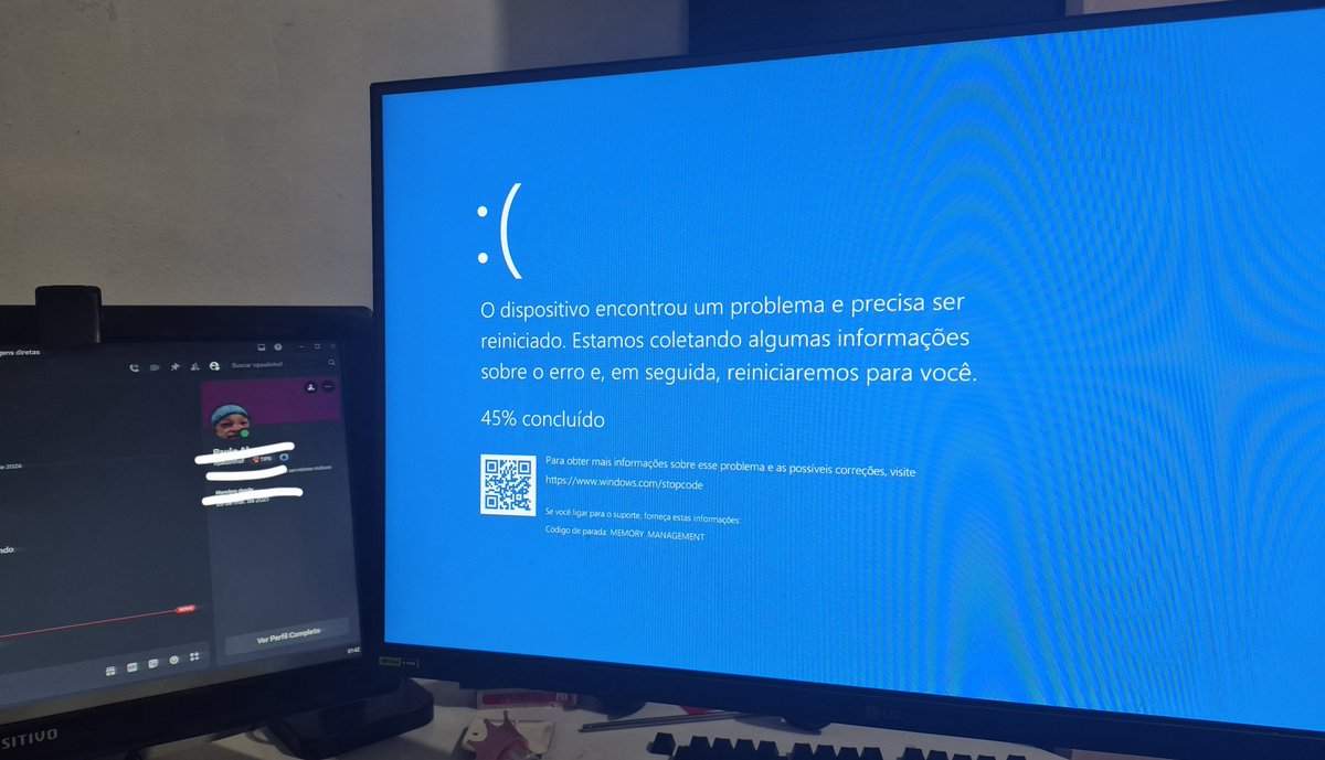 1_vinto's tweet photo. Meu computador decidiu que ia dar tela azul em uma tela s�� https://t.co/HTG2kwzQXK