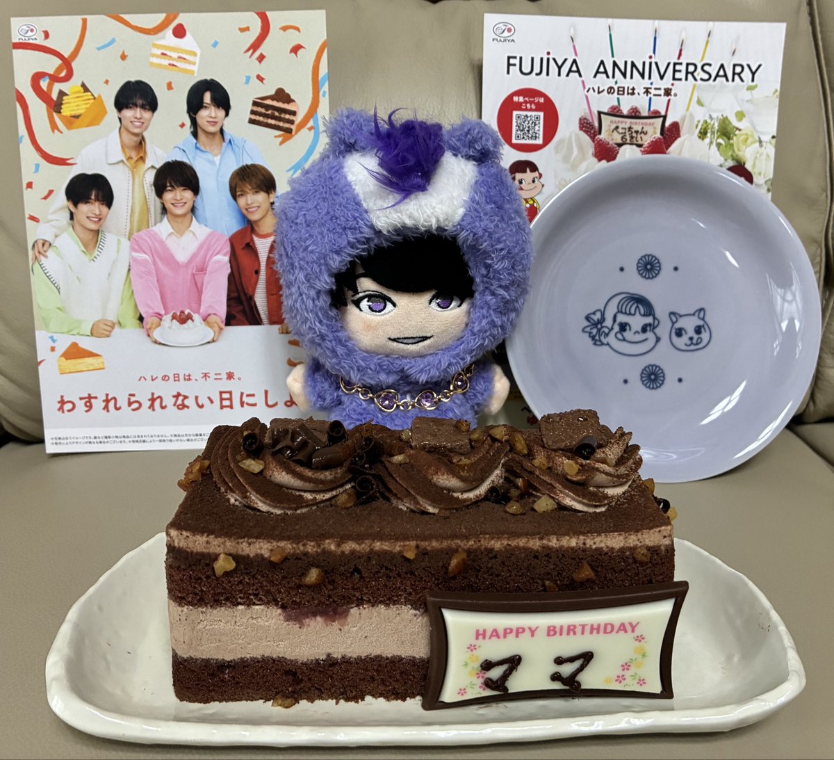akiko73161998's tweet photo. 1日遅れたけど娘たちからプレゼント💖自分のバースデーケーキを載せる日が来るなんて✨これも不二家さんとACEesのお陰だね🥹半額のケーキはすでに売り切れだったけどクリームたっぷりのシュークリーム美味しそうだったから買ってしまった‼️
#わすれられない日にしよう 
#作間龍斗 #SmileSwitch https://t.co/Aw9XwMFVzQ