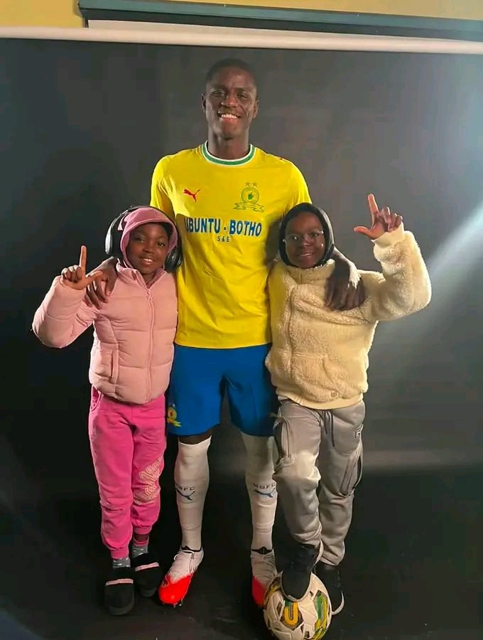 maetsebane's tweet photo. Our Nuno Mendez arrived with two new members in the family. 57+2=57 fans🙌🏿💛 https://t.co/DWN9CvhBsw