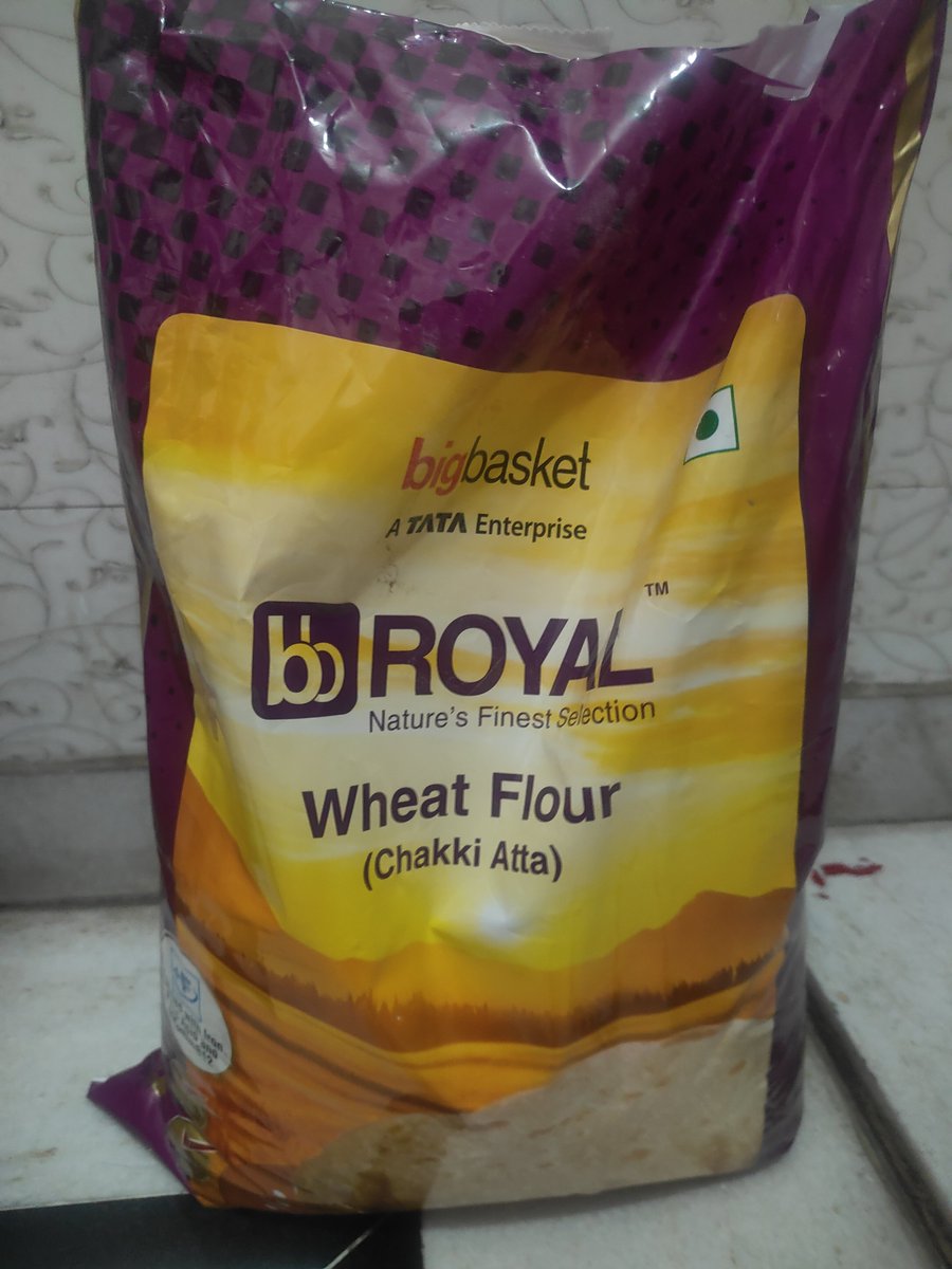 Koolavi_1's tweet photo. @bigbasket_com 
I ordered 10 kg atta (Order ID: 2103465016), but it turns black after being kept for some time. How can I know the quality without using it? Return was denied by the store manager (Return ID: 2109409266). Please resolve this issue. https://t.co/xNAUiXTvZe