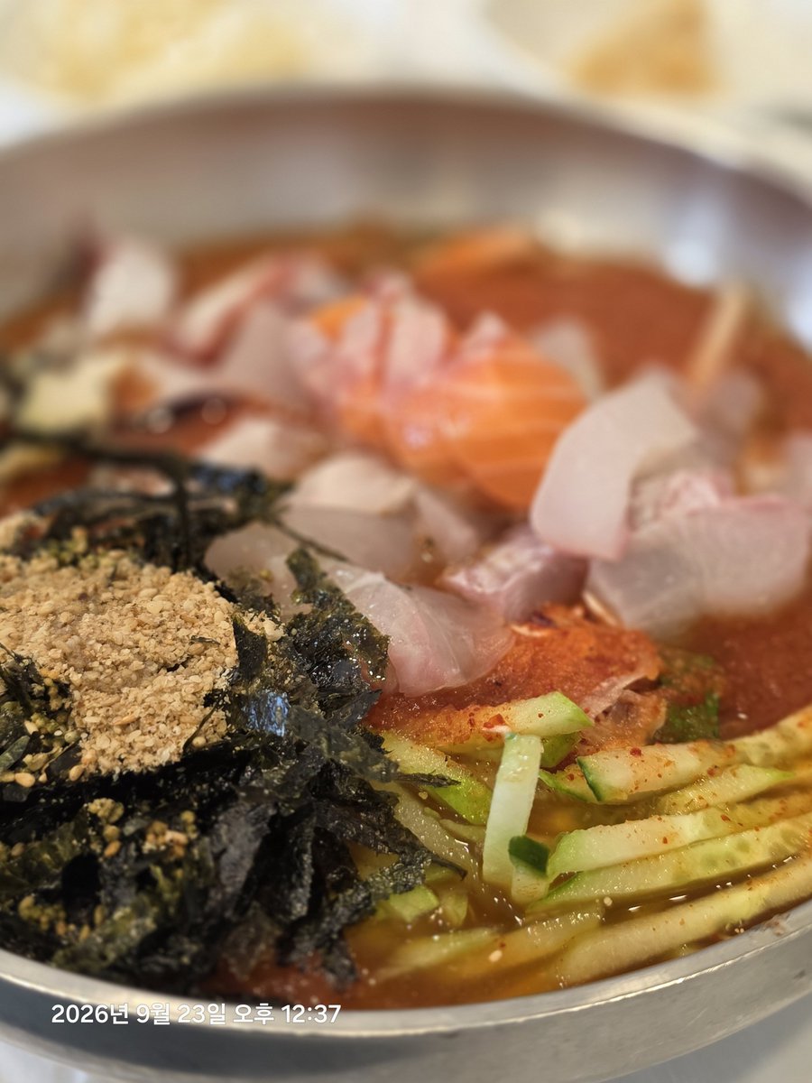 peanutsground's tweet photo. 오늘 먹은 물회. 맛있었는데, 나는 회덮밥이 더 취향이다. https://t.co/YJaFrwzmx3