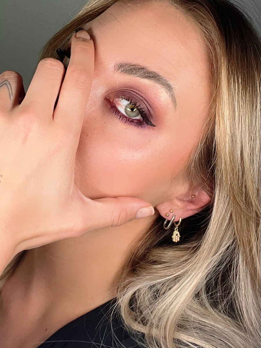 EllisVanvadbs's tweet photo. Bold Eye Look 💜
All Eyes on the Eyes😁
Of course, you can create this look using any color—feel free to apply eyeliner to the waterline as well; this enhances the effect😉... https://t.co/IQXx3kuYwb